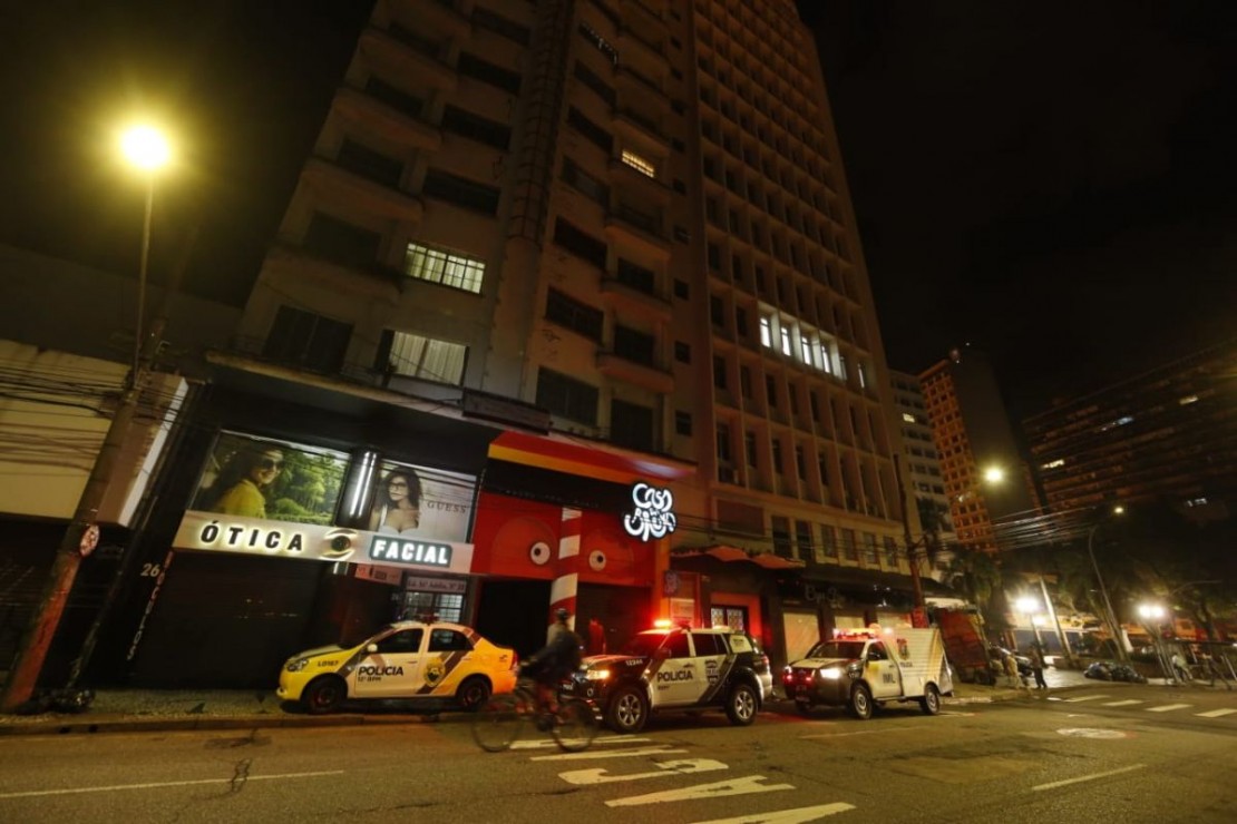 Homem foi encontrado morto dentro do armário de sua casa, no Centro de Curitiba. Foto: Lineu Filho/Tribuna do Paraná