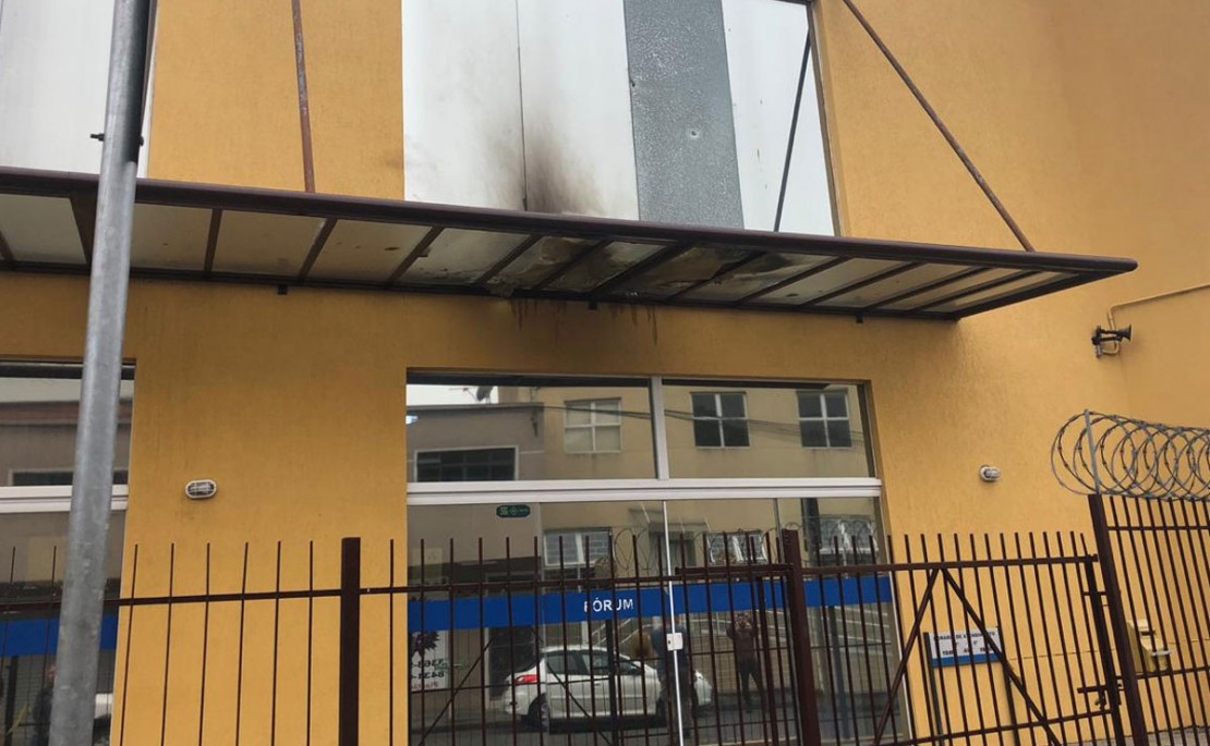 Atentado a bomba ao Fórum Eleitoral de São José dos Pinhais.