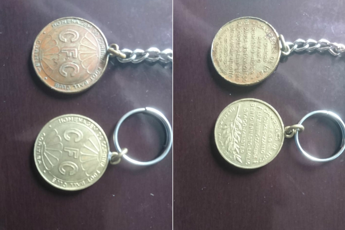 Historiador do Coxa, Guilherme Straub também tem as 'moedas', fruto de uma herança que vem desde seu avô. Foto: Guilherme Straub/Arquivo Pessoal