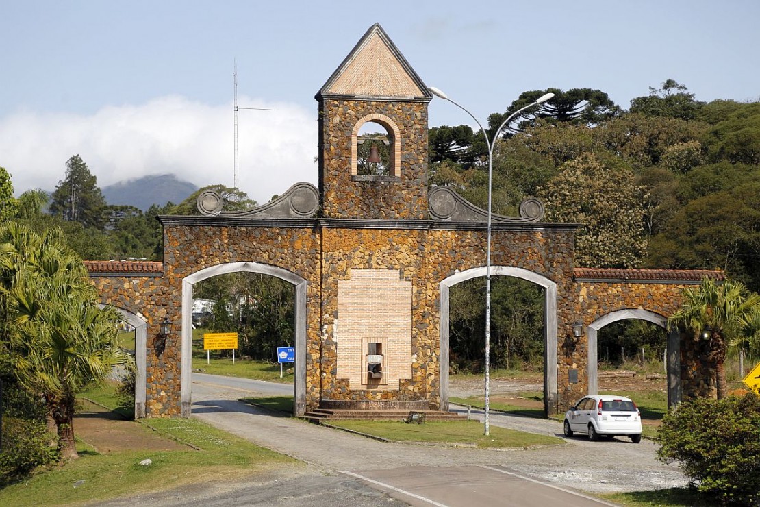 Portal de entrada da Estrada da Graciosa. Prova de corrida de rua vai bloquear totalmente acesso no sábado. Foto: Felipe Rosa / Tribuna do Paraná