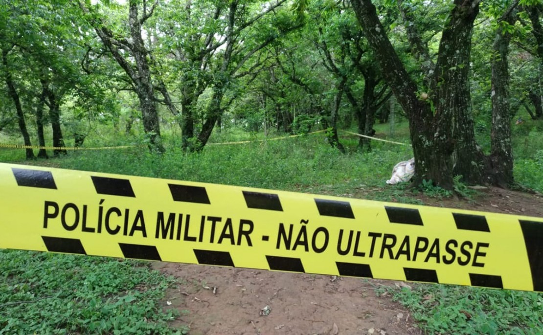 Jovem é encontrado morto em bosque em Araucária.
