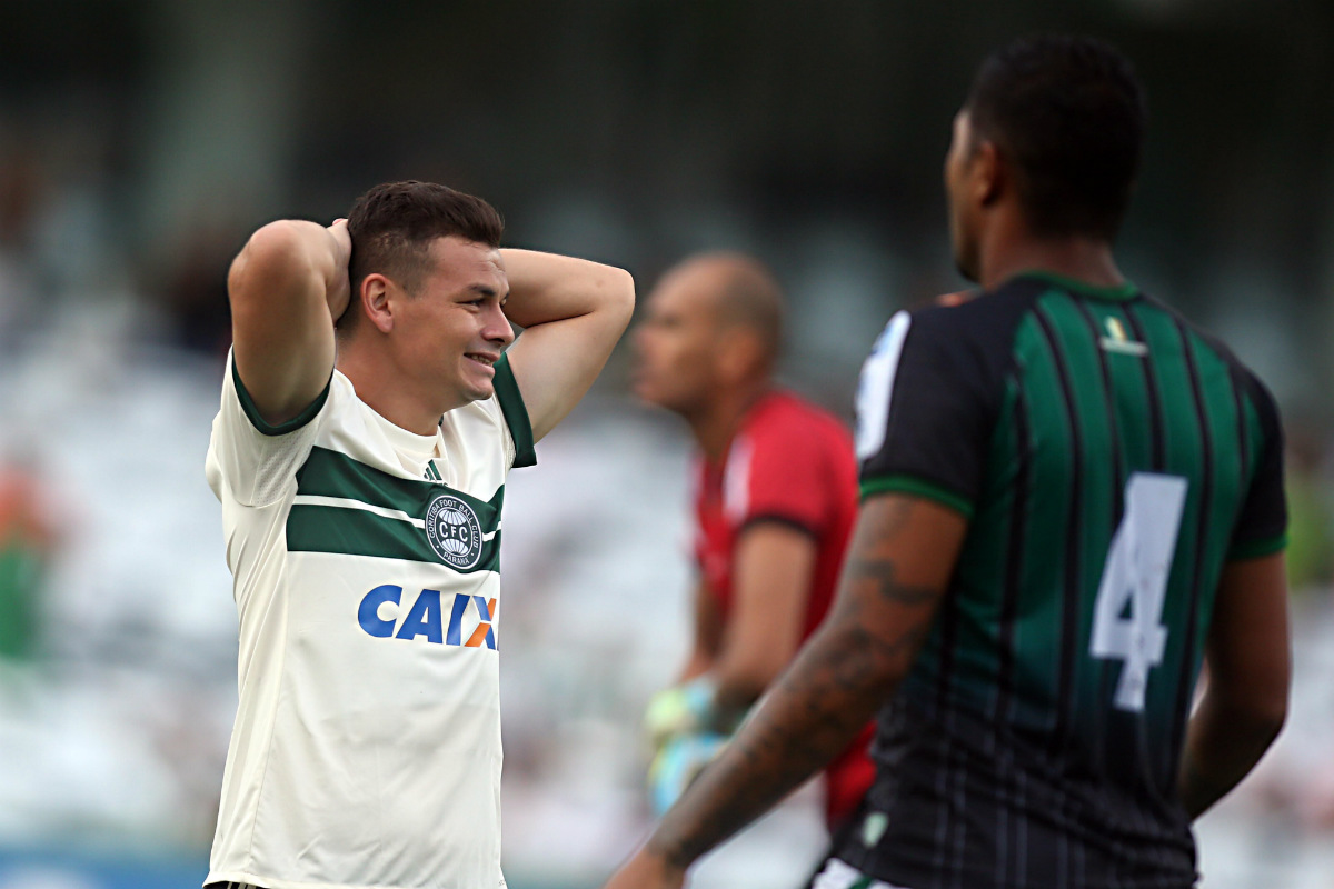 Na volta ao Coritiba em 2018, Ruy não repetiu as boas atuações e atuou em apenas quatro jogos, antes de voltar ao Coelho. Foto: Albari Rosa