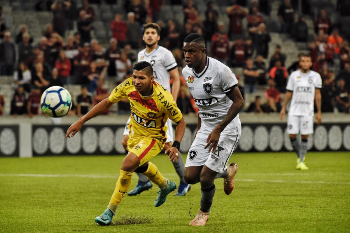 Rony ganhou uma chance entre os titulares contra o Botafogo. Foto: Denis Ferreira Netto