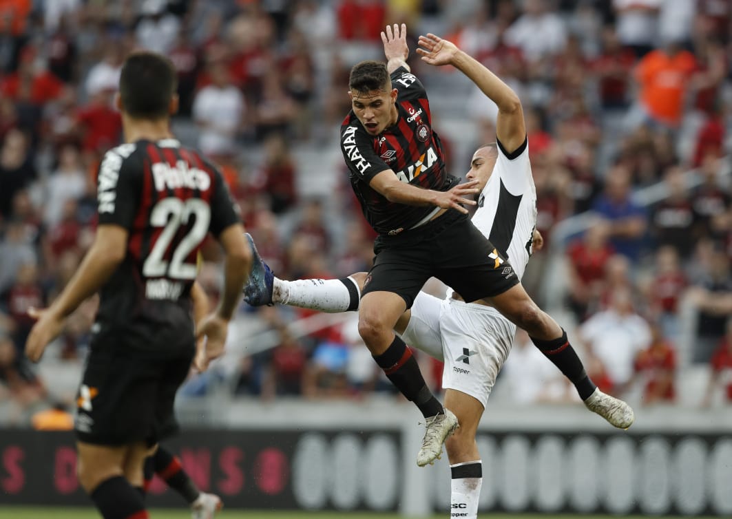 Bruno Guimarães não repetiu suas boas atuações. O Atlético também não, e o empate foi justo. Foto: Marcelo Andrade