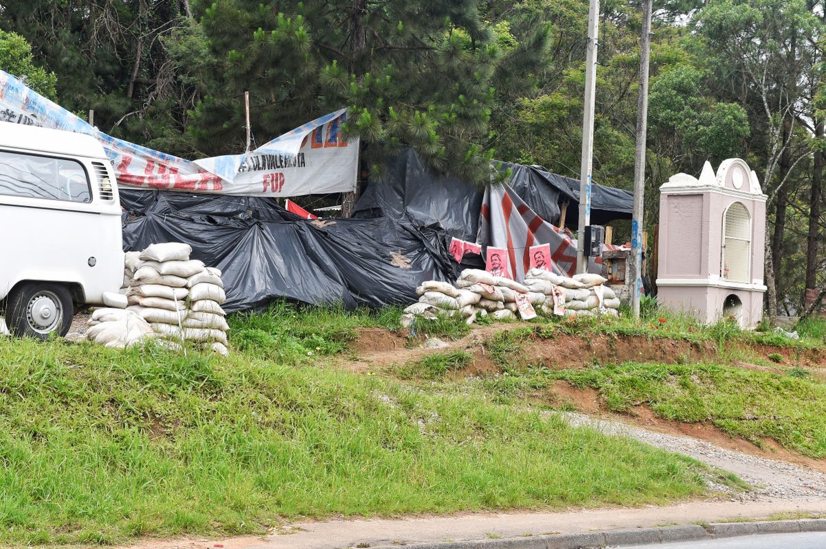 Acampamento Marísa Letícia foi desmontado. Foto: Denis Ferreira Netto / Tribuna do Paraná
