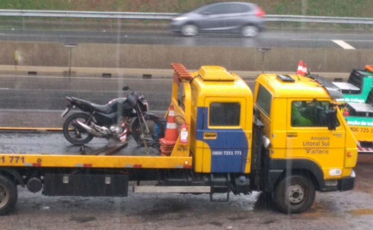 Casal que tentava fazer um retorno proibido morreu após ser atingido por uma carreta. Foto: Colaboração/Alexandre Xavier