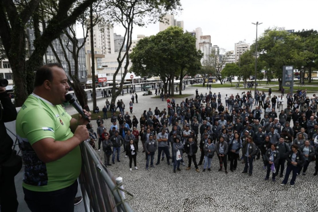 Assembléia decidiu que categoria não vai entrar em greve, mas promete paralisar o transporte coletivo caso seja aprovada a bilhetagem 100% eletrônica em Curitiba. Foto: André Rodrigues/Gazeta do Povo