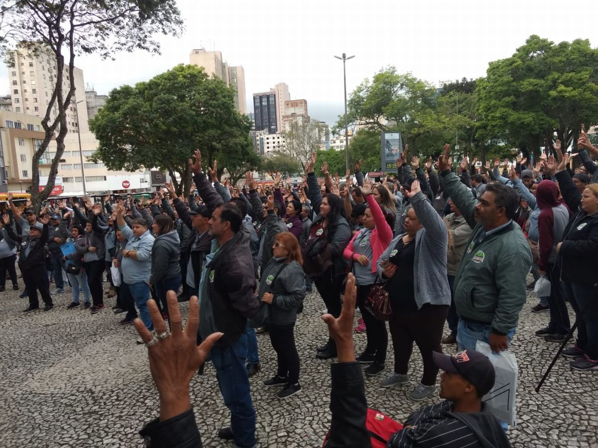 Assembléia decidiu que categoria não vai entrar em greve, mas promete paralisar o transporte coletivo caso seja aprovada a bilhetagem 100% eletrônica em Curitiba. Foto: André Rodrigues/Gazeta do Povo