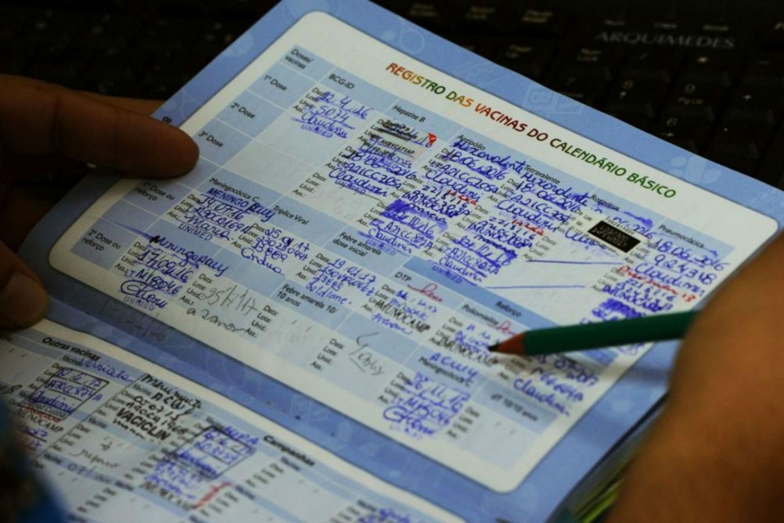 Carteira de vacinação. Foto: Carlos Bassan/Fotos Públicas