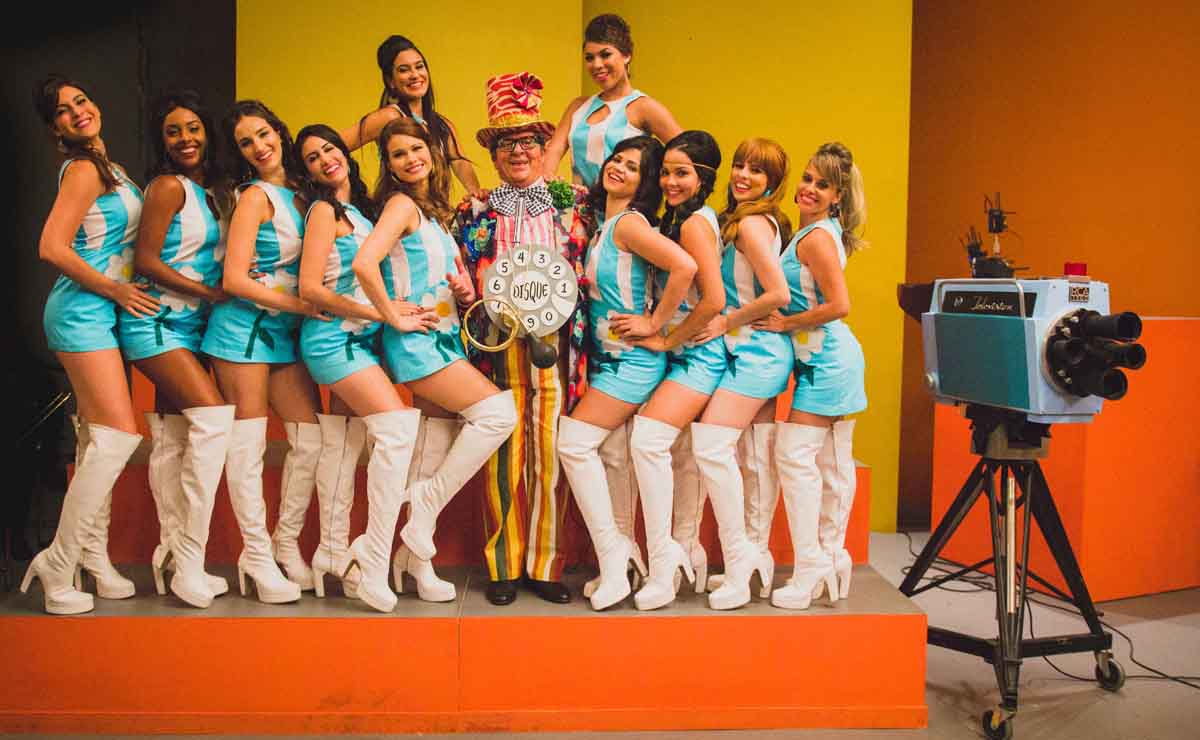 Chacrinha: O Velho Guerreiro estreia nos cinemas nesta quinta-feira.