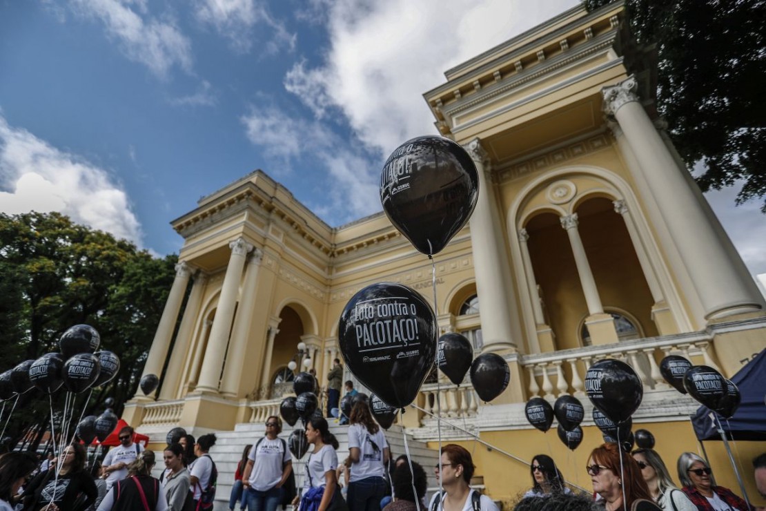 Vereadores aprovam reajuste de 3% para servidores de Curitiba A votação foi marcada por protestos de servidores municipais, que pleiteavam um reajuste maior. Foto: Jonathan Campos/Tribuna do Paraná