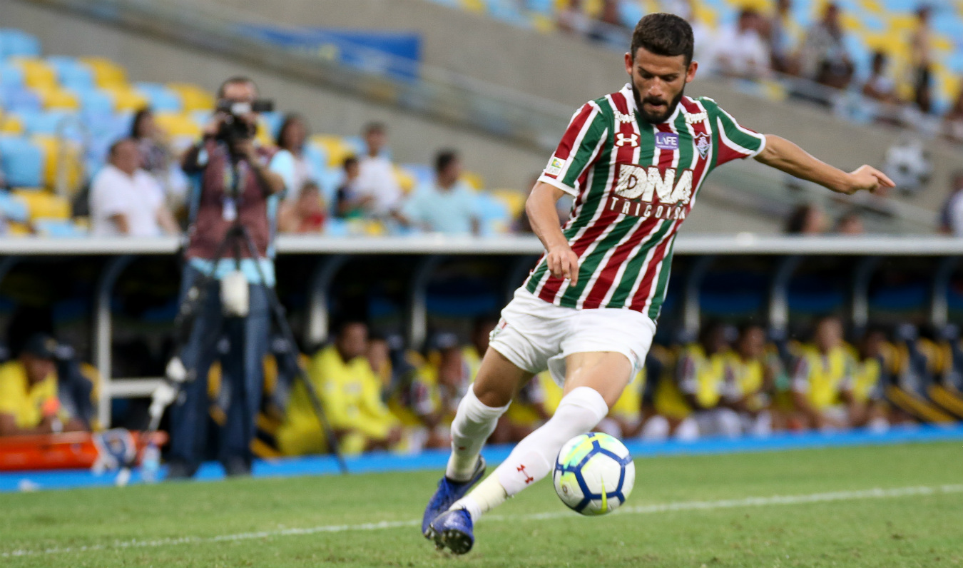 Jadson pode jogar na lateral-direita ou no meio-campo. Foto: Lucas Merçon/Fluminense