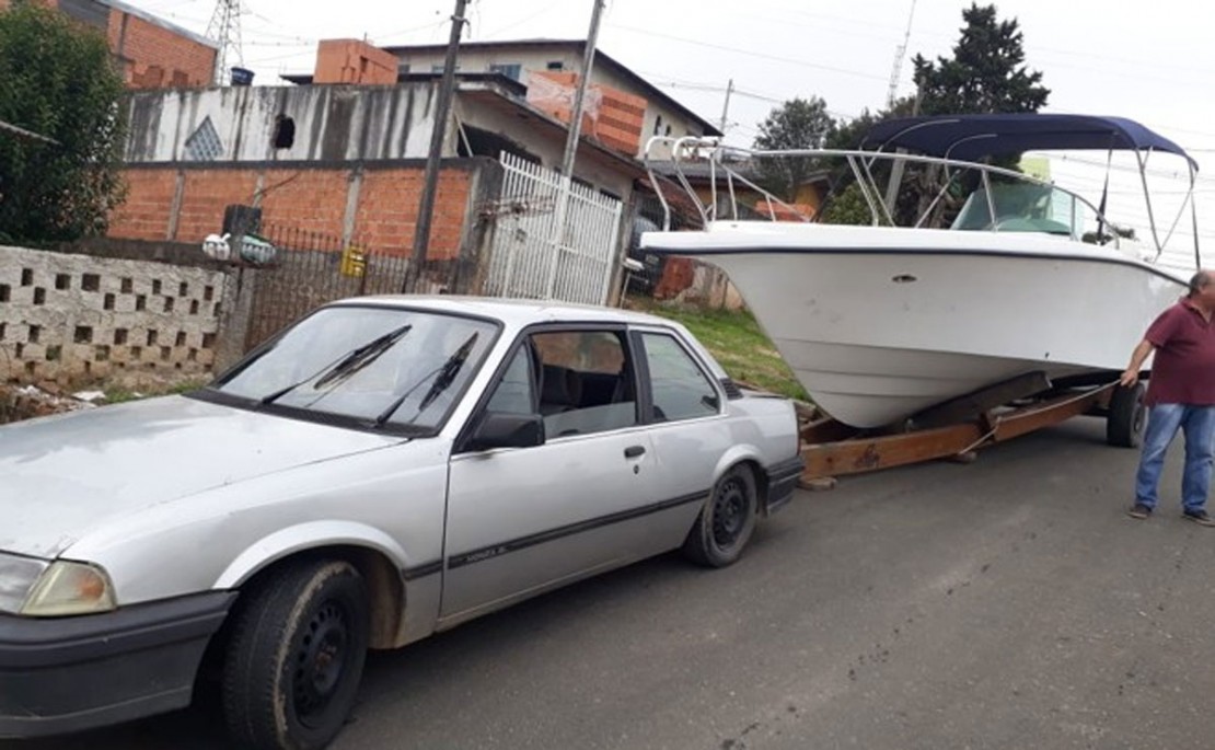 Grupo trapalhão levou a pior ao tentar roubar lancha com um Monza ano 91. Fotos: Isaias Luiz da Silva/Colaboração/Gazeta do Povo