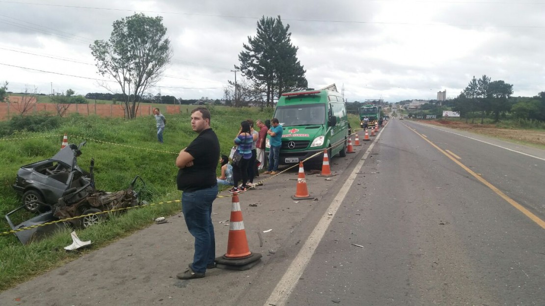 Motorista do Gol morreu ao colidir contra o caminhão neste sábado. Foto: Divulgação/PRF