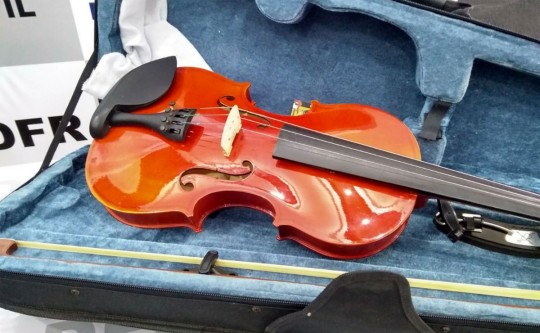 Até um violino foi apreendido com Rodrigo. Foto: Gerson Klaina.