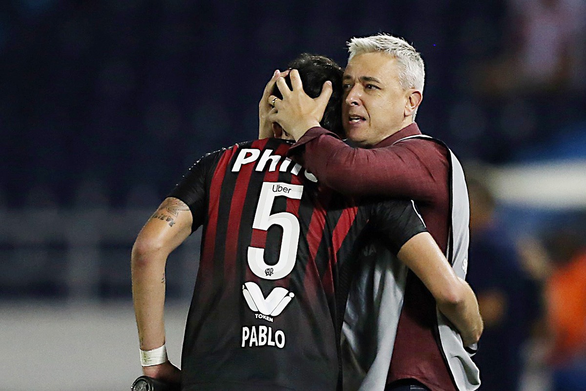 Tiago Nunes valorizou o empate com os colombianos. Foto: Albari Rosa.