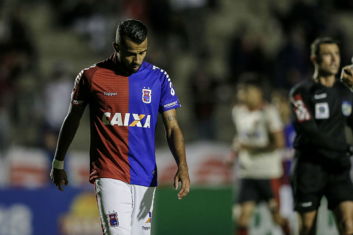 Volante fez 51 partidas com a camisa do Paraná Clube. Foto: Arquivo.