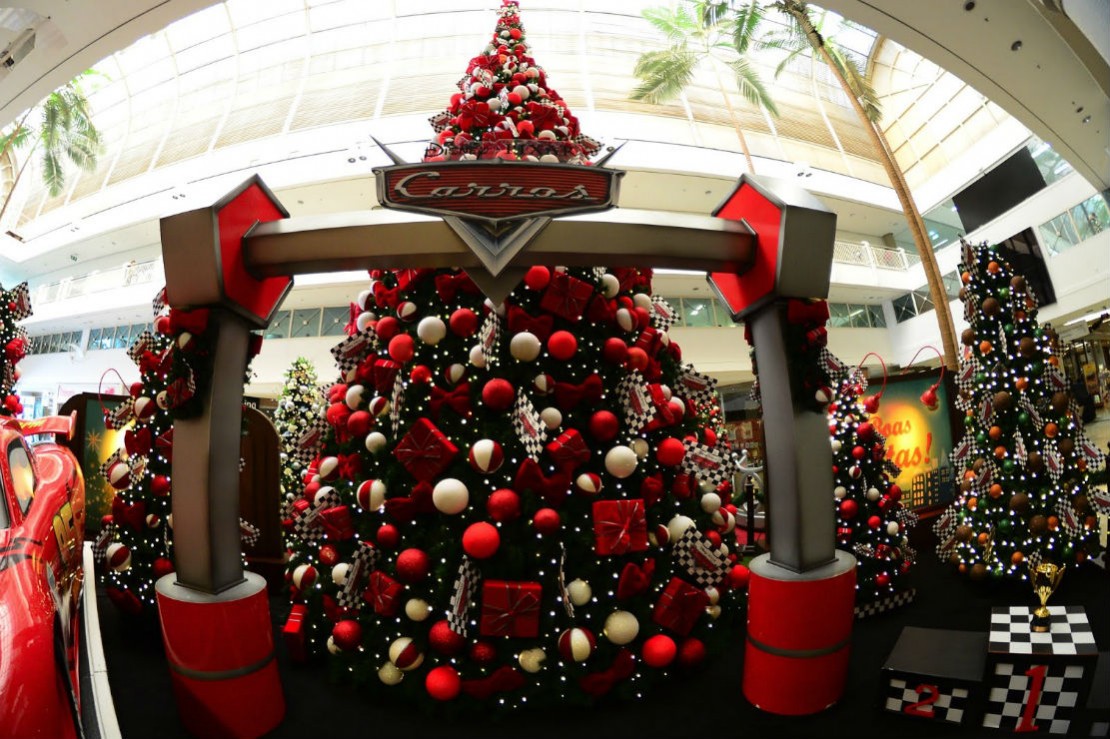 O Natal no Shopping Estação traz o McQueen e sua turma para desejar um feliz Natal! Foto: Divulgação