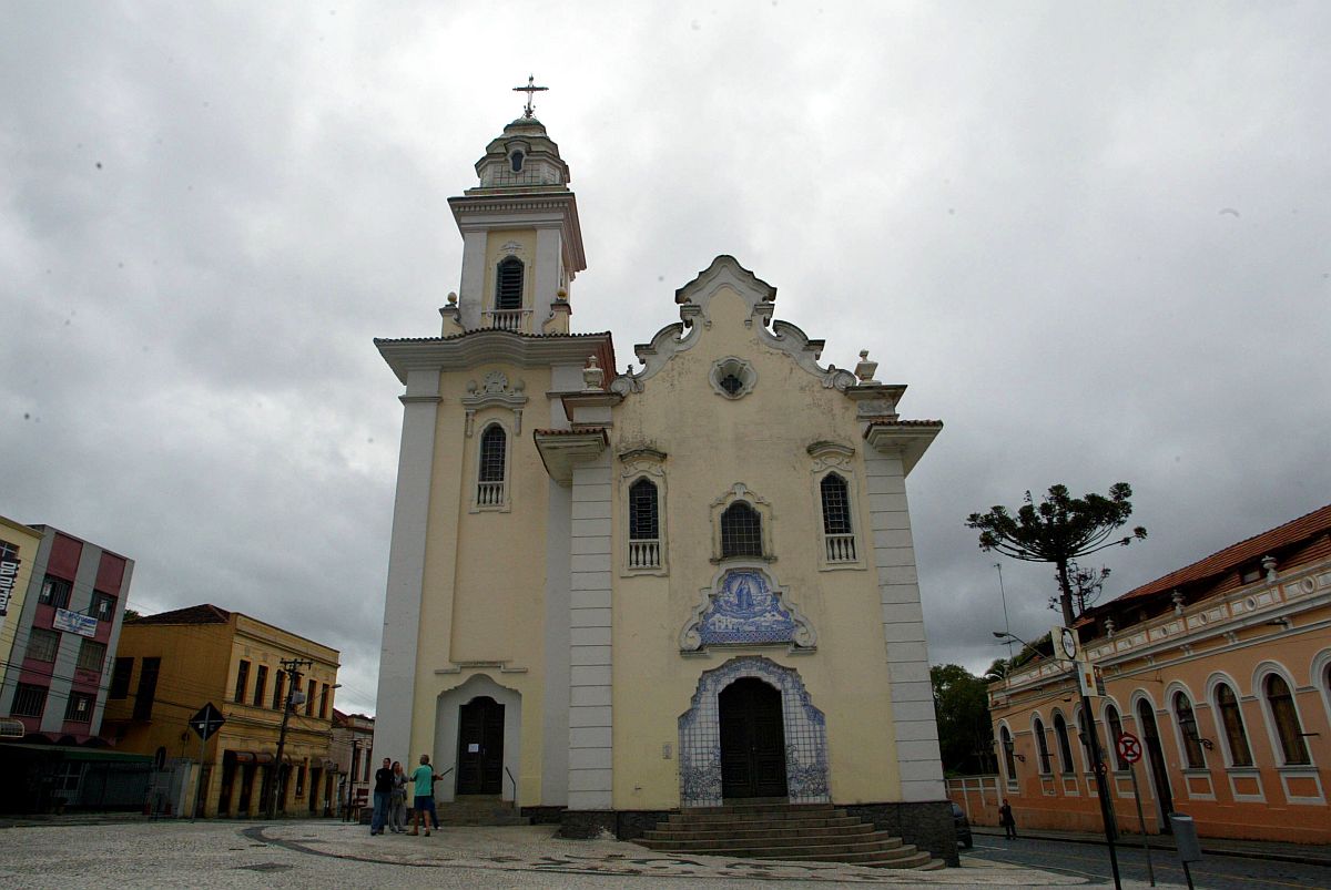 Igreja do Rosário, no Largo da Ordem. Foto: Walter Alves/Arquivo/Tribuna do Paraná