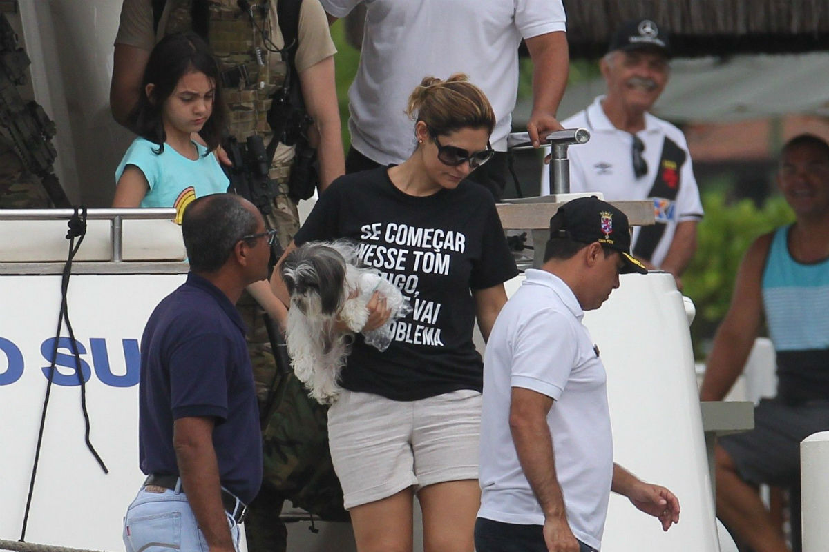 Michelle Bolsonaro veste uma camiseta estampada com frase dita pela juíza Gabriela Hardt ao ex-presidente Lula. Foto: Fábio Motta/Estadão Conteúdo