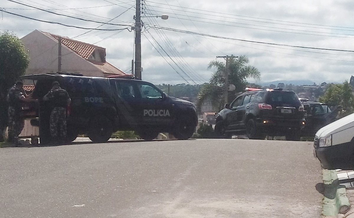 Mulher em surto é contida por arma de choque na Grande Curitiba.