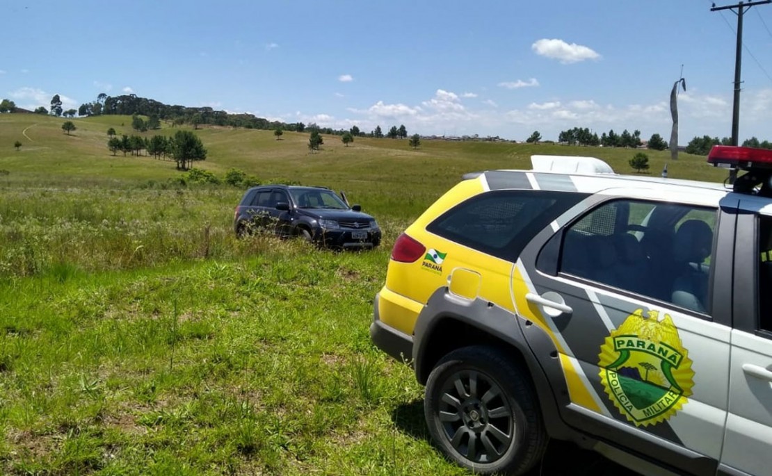 Carro utilizado pelos homens foi tomado em assalto no dia 3 de dezembro. Foto: Gerson Klaina/Tribuna do Paraná.