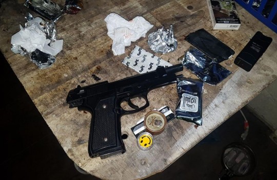 Arma de brinquedo usada para simular o sequestro. Foto: Divulgação