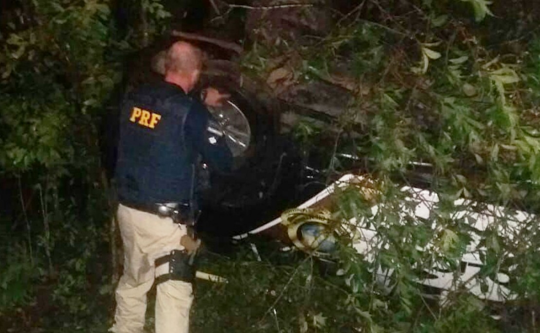 Acidente ocorreu na região de Tibagi, onde chovia bastante. Foto: Reprodução/PRF.