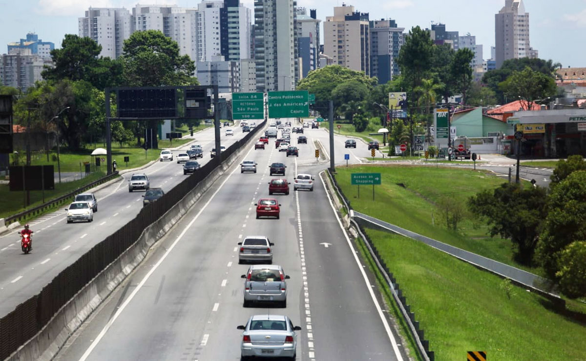 Movimento nas estradas segue tranquilo nesta terça-feira (1º). Foto: Lineu Filho/Tribuna do Paraná.