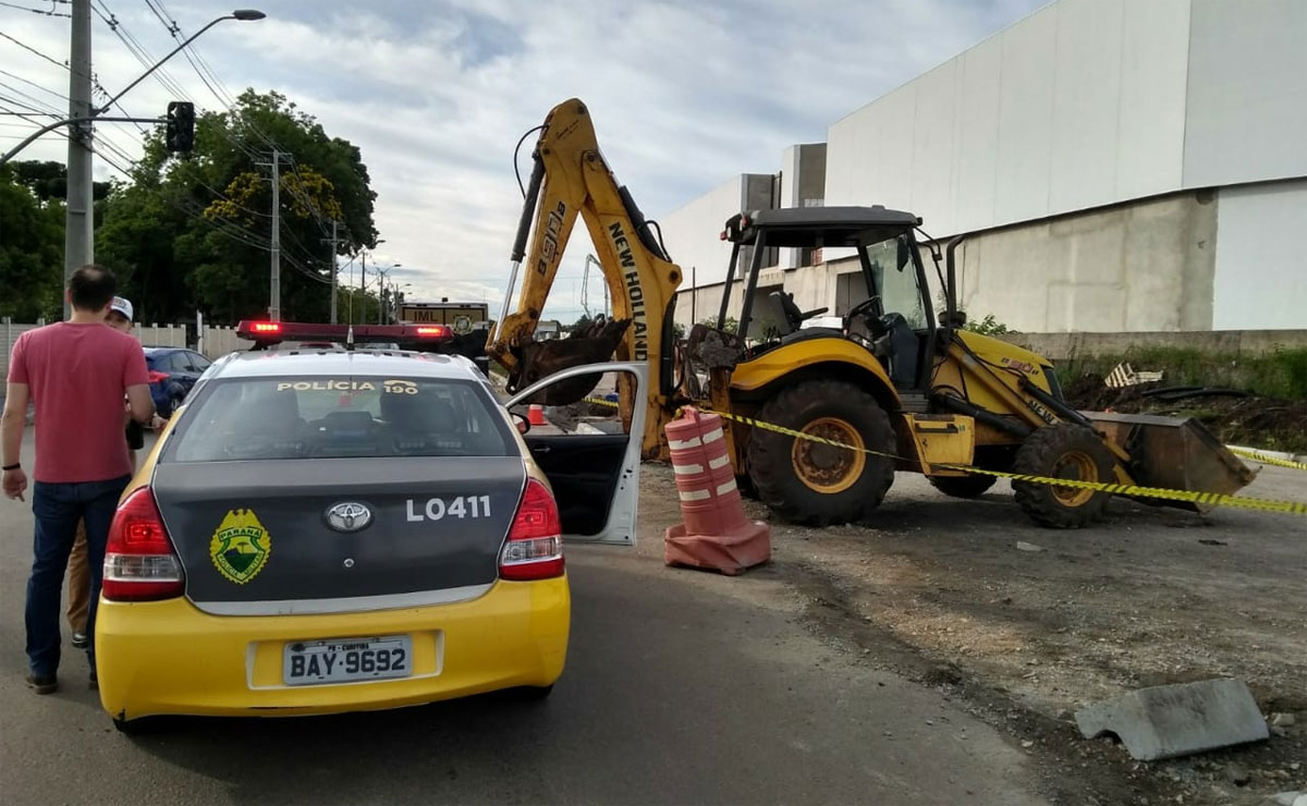 O acidente ocorreu por volta das 7h, na esquina com a Rua José Veríssimo. Foto: Gerson Klaina/Tribuna do Paraná.
