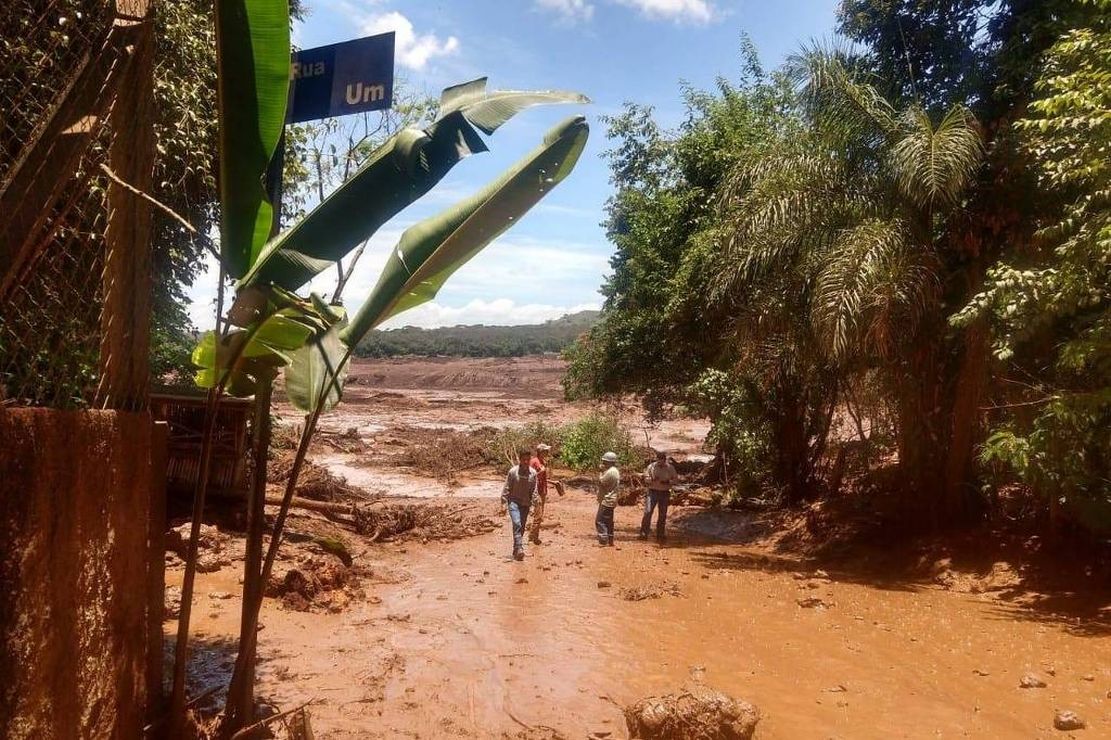 Barragem rompeu e causou destruição na região de Brumadinho (MG). Foto: Corpo de Bombeiros