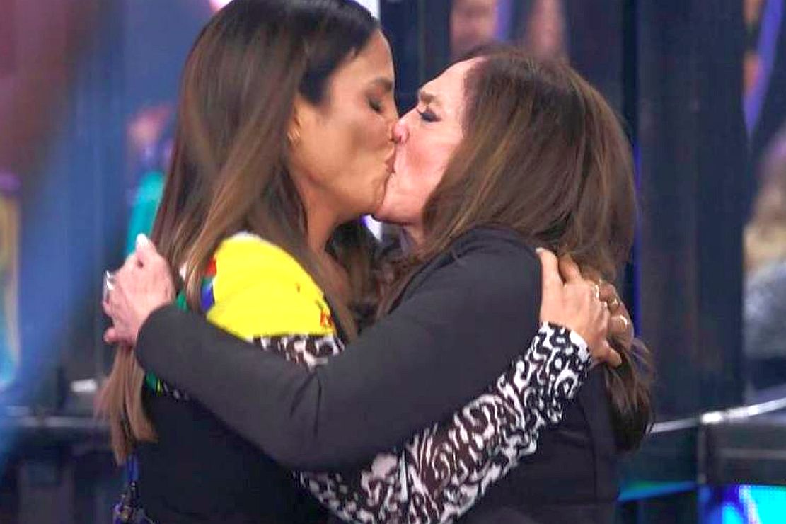 Ivete Sangalo e Suzana Vieira se beijão no Faustão. Foto: Reprodução