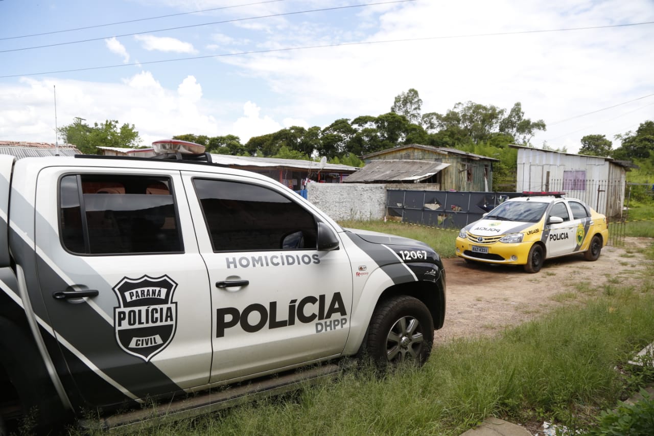 Local onde o corpo da mulher foi encontrada, no bairro Boqueirão, em Curitiba. Foto: Marco Charneski/Tribuna do Paraná