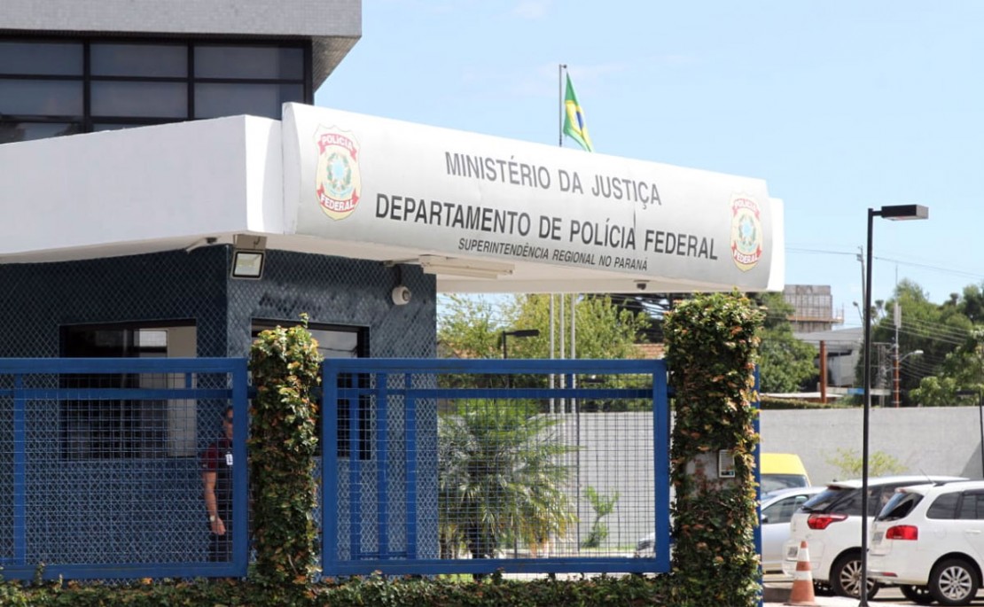 O ex-governador Beto Richa e o contador Dirceu Pupo Ferreira estão presos na sede da Polícia Federal, em Curitiba. Foto: Gerson Klaina/Tribuna do Paraná.