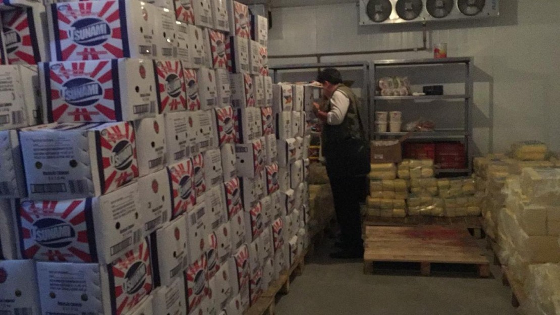 Homem foi preso por armazenar 18 toneladas de produtos vencidos. Foto: Divulgação/Polícia Civil