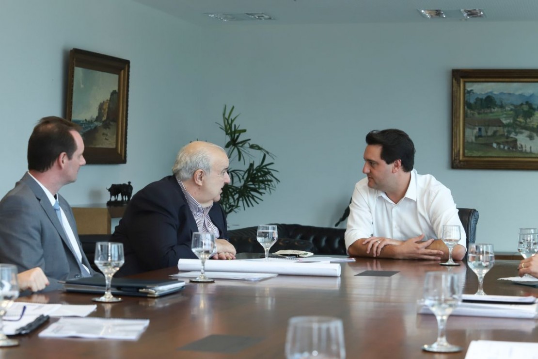 O Governo do Estado e a Prefeitura de Curitiba vão estudar, em conjunto, novas soluções de mobilidade que possam contribuir para tornar o transporte coletivo na capital e região mais eficiente e atrativo aos usuários. Foto: Rodrigo Félix Leal/AEN