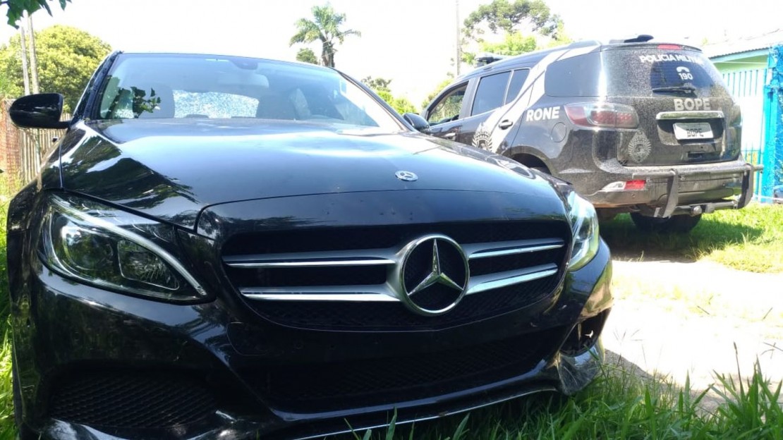 Homem roubou o carro de luxo, fugiu mas acabou morto em confronto com a polícia. Foto: Marco Charneski/Tribuna do Paraná