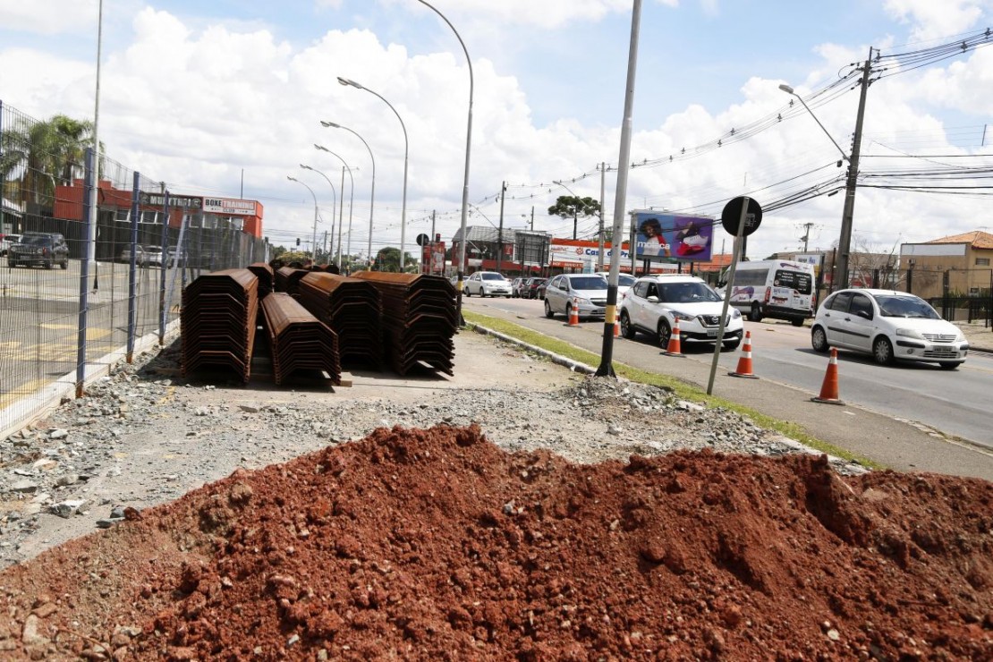 Além da trincheira, que deve desafogar o trânsito da região do Seminário, Mário Tourinho terá também uma via exclusiva para ônibus. Foto: Marco Charneski/Tribuna do Paraná