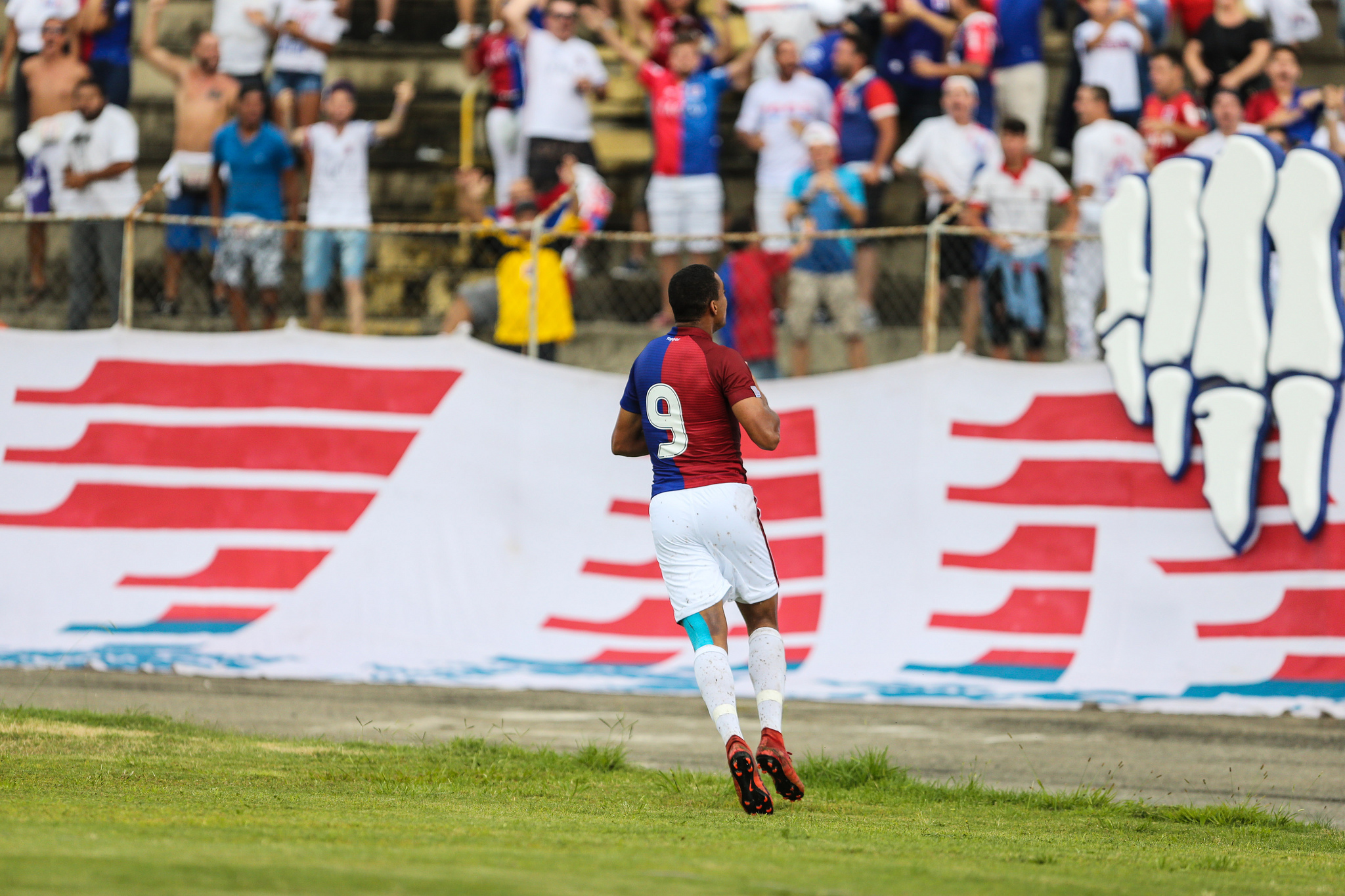 Jenison tem agradado bastante lá na frente. Foto: Geraldo Bubniak/Paraná Clube.