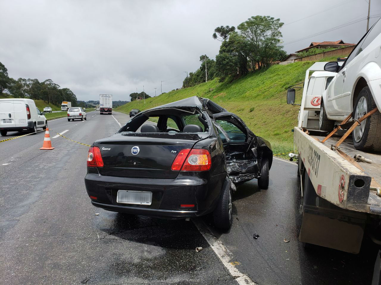 Carro da motorista que morreu no acidente. Foto: Divulgação/PRF