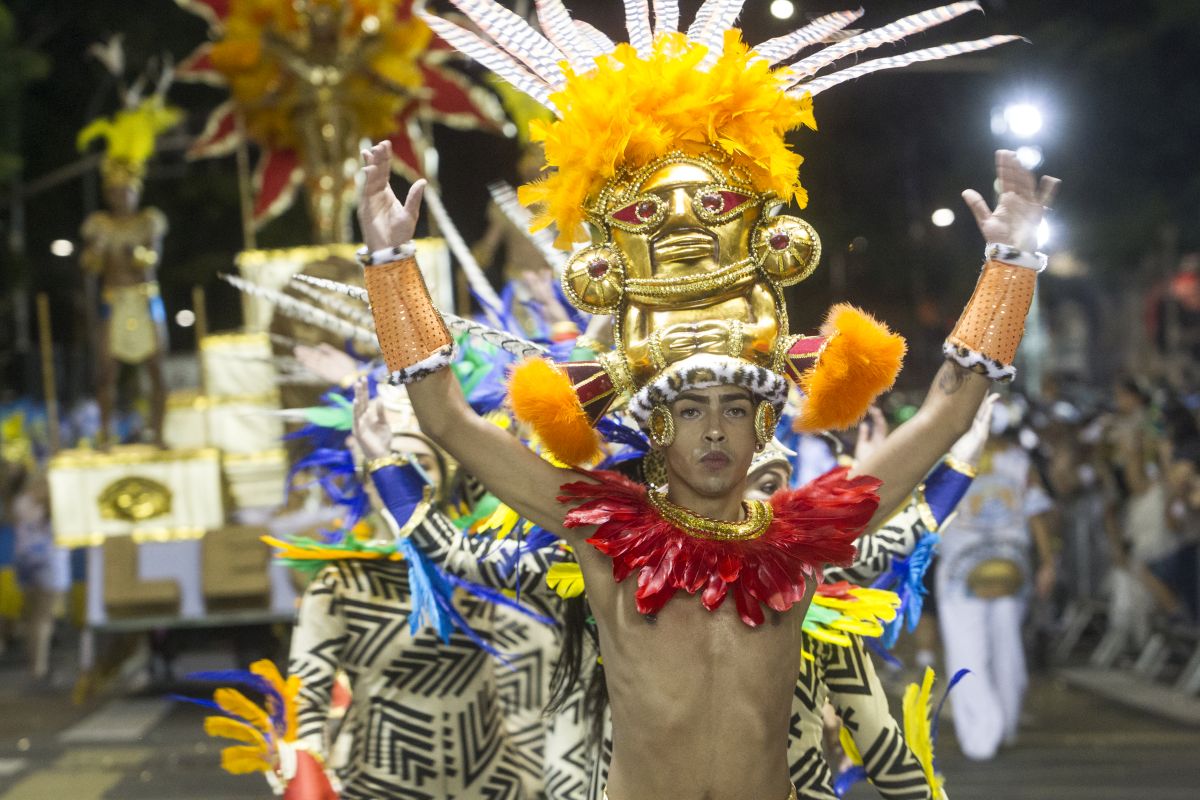 Carnaval em 2018 na Rua Marechal Deodoro. Foto: Daniel Caron/Arquivo/Tribuna do Paraná
