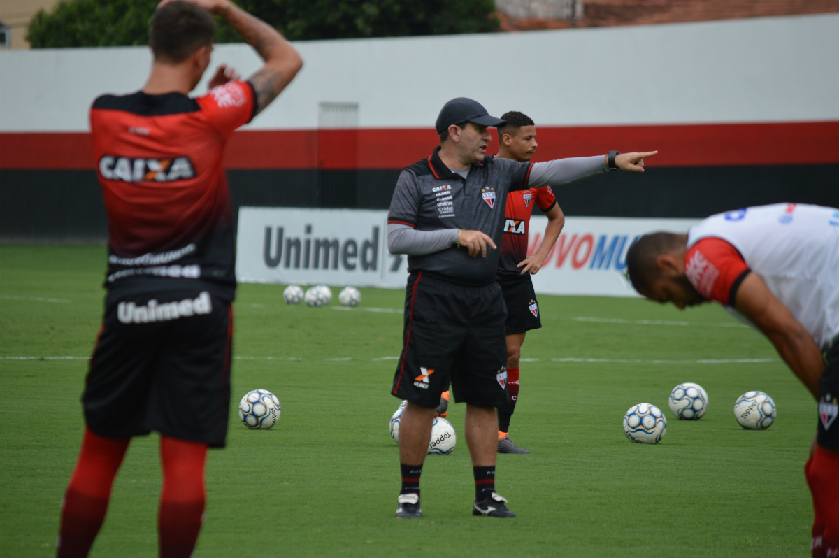Último trabalho de Tencati foi no Atlético-GO, em 2018, mas técnico fez história no Londrina. Foto: Paulo Marcos/Atlético-GO