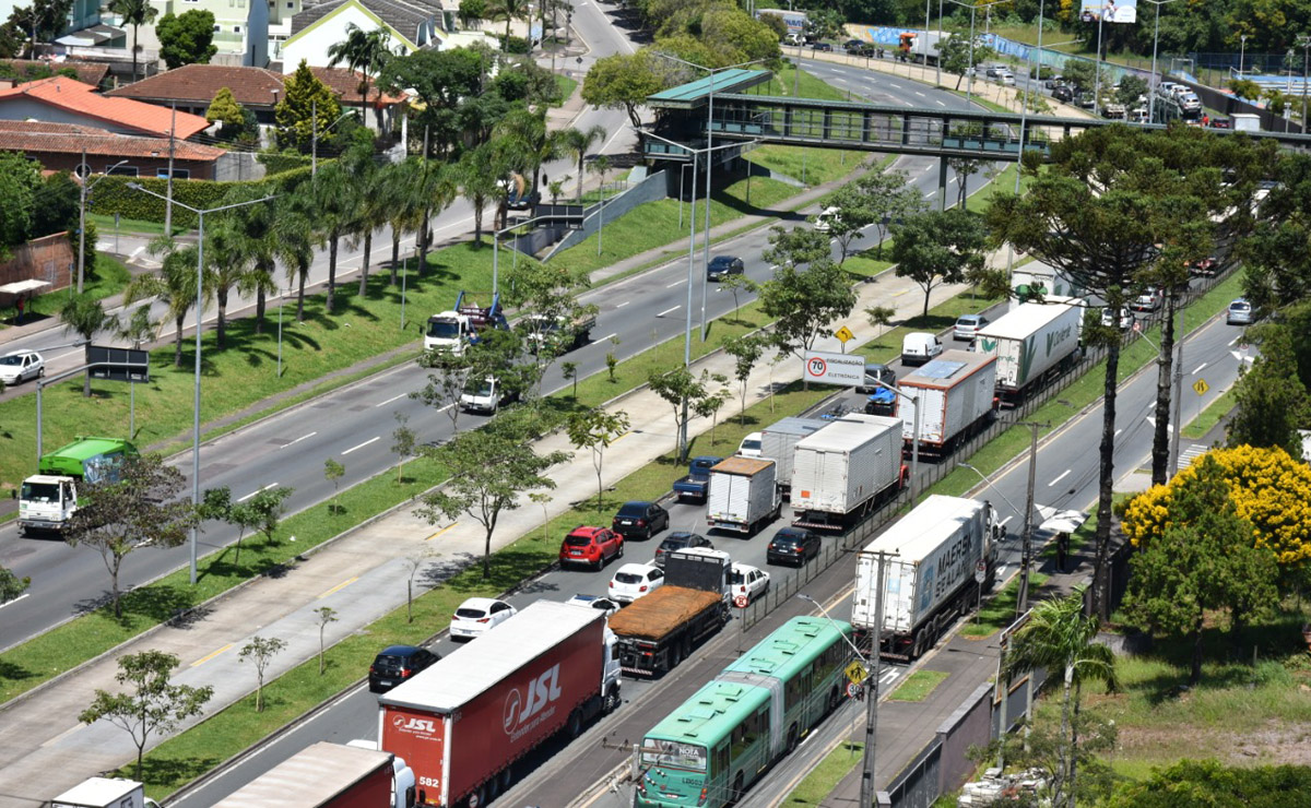 Por causa do acidente, Linha Verde tem registrado lentidão desde o período da manhã. Foto: Divulgação/PRF