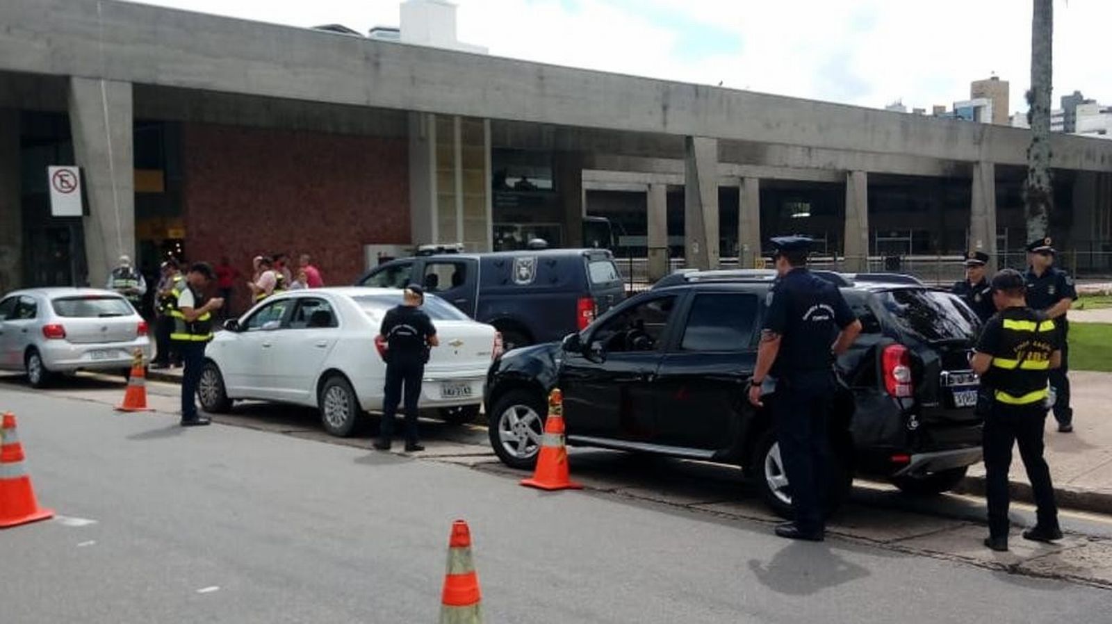 Segundo taxistas, os motoristas clandestinos chegaram a ameaçar profissionais. Foto: Divulgação
