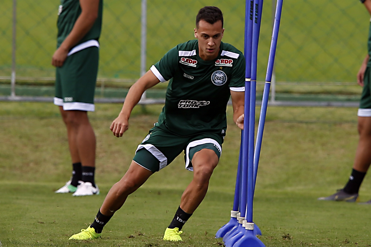 Juan Alano vem convencendo desde que entrou no time, mas pode render mais. Foto: Albari Rosa