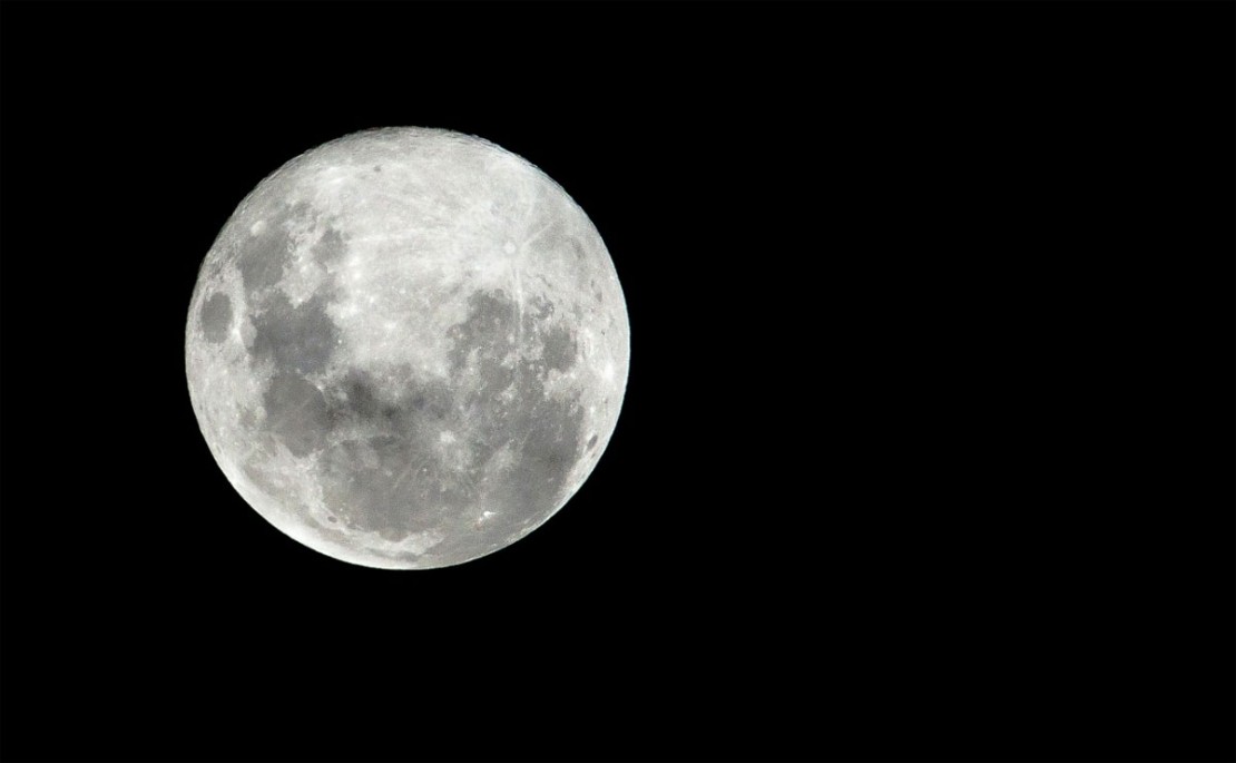 Super lua em Curitiba. Foto: Lineu Filho/Tribuna do Paraná.