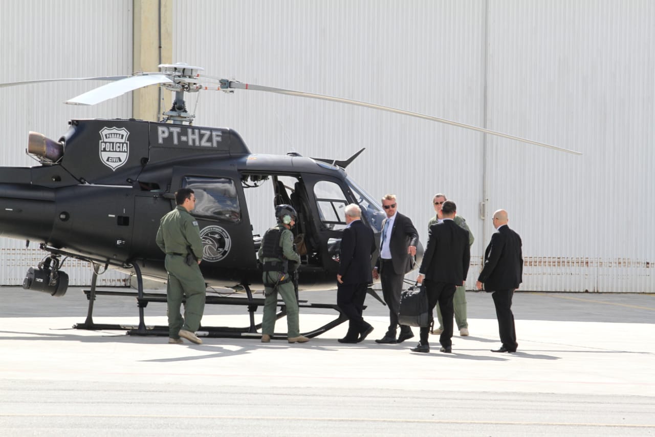Lula embarca no helicóptero da Polícia Civil do Paraná, seu retorno à PF. Foto: Gerson Klaina /Tribuna do Paraná