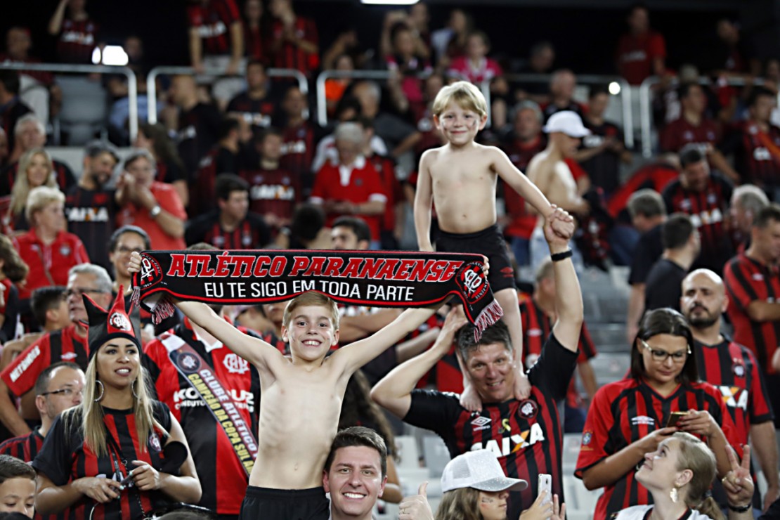 A Tribuna quer saber: Qual o momento mais emocionante que você, torcedor atleticano, viveu nesta longa relação de amor incondicional com o Furacão?