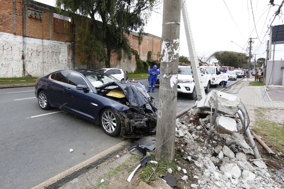 Acidente em outubro de 2018 foi um dos 359 que deixaram prejuízo aos cofres da Copel. Foto: Aniele Nascimento/Arquivo/Gazeta do Povo