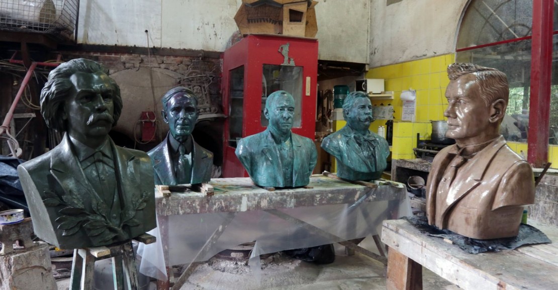 Mostra apresenta bustos retirados das praças e restaurados pela Prefeitura. Foto: Cido Marques/FCC